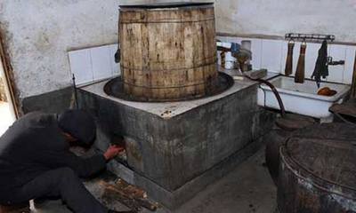 雅大酒業(yè):談?wù)劶兗Z釀酒設(shè)備哪種材質(zhì)好?